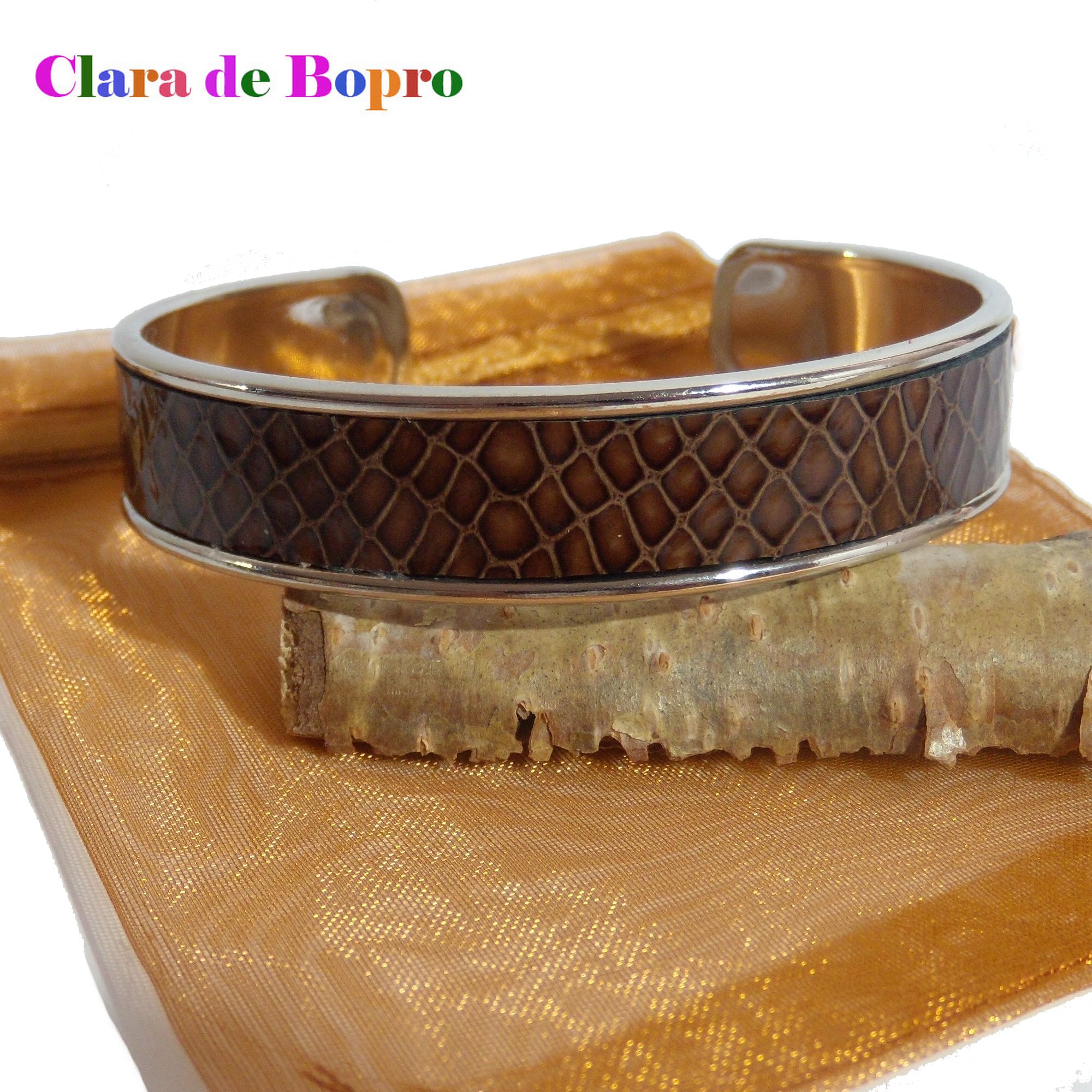 Bracelet jonc en acier inoxydable et cuir marron façon peau de serpent